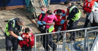 বাবা-মাকে ছাড়াই যুক্তরাজ্যে যাচ্ছে শরণার্থী শিশুরা বাবা-মাকে ছাড়াই যুক্তরাজ্যে যাচ্ছে শরণার্থী শিশুরা