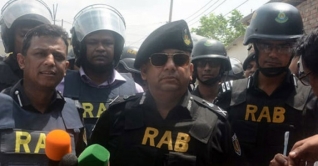 বসিলায় ‘জঙ্গি আস্তানা’য় কমপক্ষে দুইজন নিহত: র‌্যাব মহাপরিচালক