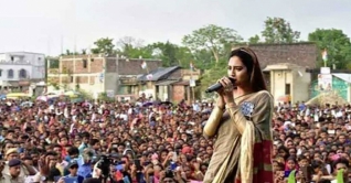 ভোটের মাঠে নুসরাতকে নিয়ে ছক্কা মেরেছেন মমতা ভোটের মাঠে নুসরাতকে নিয়ে ছক্কা মেরেছেন মমতা