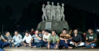 ঢাবিতে ফের ছাত্রলীগের পদবঞ্চিতদের বিক্ষোভ ঢাবিতে ফের ছাত্রলীগের পদবঞ্চিতদের বিক্ষোভ