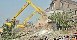 বুড়িগঙ্গা তীরে উচ্ছেদে হামলা, ম্যাজিস্ট্রেট আহত