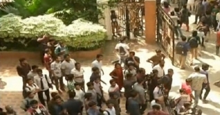 ঢাবিতে ছাত্রলীগের সঙ্গে আন্দোলনকারীদের হাতাহাতি