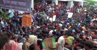 বশেমুরবিপ্রবি ভিসির পদত্যাগ দাবিতে আন্দোলন অব্যাহত