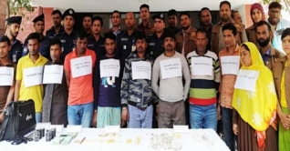 শ্রীপুরে ডাকাতির ঘটনায় এক নারীসহ গ্রেফতার ১০