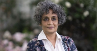 অরুন্ধতী রায়ের বিরুদ্ধে ফৌজদারি মামলা অরুন্ধতী রায়ের বিরুদ্ধে ফৌজদারি মামলা