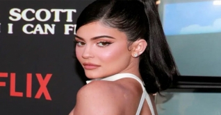 অল্প বয়সেই বিলিয়নিয়ার কাইলি জেনার