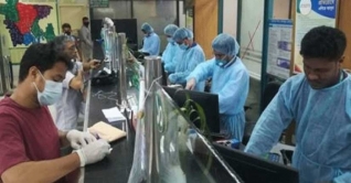 করোনায় অর্ধেকে নেমেছে ব্যাংকিং লেনদেন