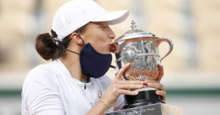 ফরাসি ওপেনের শিরোপা জিতলেন ইগা স্যুয়াতেক