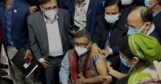 করোনার ভ্যাকসিন নিলেন স্বাস্থ্যমন্ত্রী করোনার ভ্যাকসিন নিলেন স্বাস্থ্যমন্ত্রী
