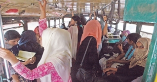 গণপরিবহনে দাঁড়িয়ে যাত্রী নেয়া যাবে না: বিআরটিএ গণপরিবহনে দাঁড়িয়ে যাত্রী নেয়া যাবে না: বিআরটিএ