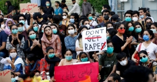 পাকিস্তানে শেষ মুহূর্তে বাতিল ধর্ষকদের খোজা করার বিধান