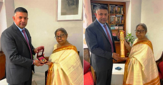 সনজীদা খাতুনকে পদ্মশ্রী পুরস্কার হস্তান্তর