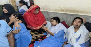 ক্লাসরুমে কেমিক্যাল বোতল ভেঙে অসুস্থ ৬০ ছাত্রী