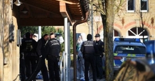 জার্মানির হাসপাতাল থেকে ৪ মৃতদেহ উদ্ধার, নারী গ্রেপ্তার জার্মানির হাসপাতাল থেকে ৪ মৃতদেহ উদ্ধার, নারী গ্রেপ্তার