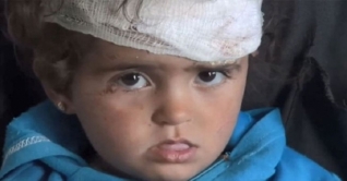 বিমান হামলার পর পরিবারে ‘একমাত্র জীবিত’ শিশু বিমান হামলার পর পরিবারে ‘একমাত্র জীবিত’ শিশু