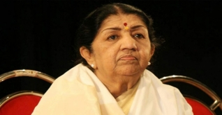 বন্যা দুর্গতদের পাশে দাঁড়ালেন লতা মঙ্গেশকর