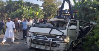 অ্যাম্বুলেন্সের সিলিন্ডার বিস্ফোরণ; এক নারীসহ নিহত ২