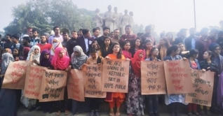 ধর্ষণের প্রতিবাদে আজও উত্তাল ঢাবি ধর্ষণের প্রতিবাদে আজও উত্তাল ঢাবি