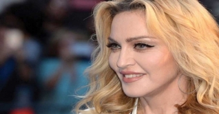 শরীরে করোনাভাইরাস নিয়েও দিব্যি পার্টি করছেন ম্যাডোনা