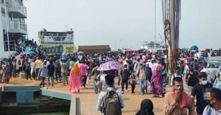 শিমুলিয়ায় ঢাকামুখী যাত্রীর চাপ, গুনতে হচ্ছে বাড়তি ভাড়া শিমুলিয়ায় ঢাকামুখী যাত্রীর চাপ, গুনতে হচ্ছে বাড়তি ভাড়া