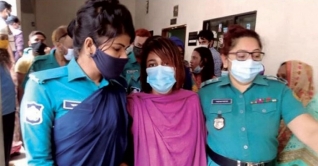 মাদক মামলায় জামিন পেয়েও কারাগারে চিত্রনায়িকা একা মাদক মামলায় জামিন পেয়েও কারাগারে চিত্রনায়িকা একা