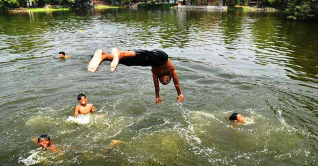 তীব্র তাপপ্রবাহে পুড়ছে রাজশাহী তীব্র তাপপ্রবাহে পুড়ছে রাজশাহী