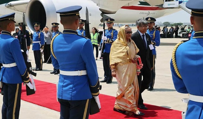 থাইল্যান্ডে প্রধানমন্ত্রীকে লাল গালিচা সংবর্ধনা দেয়া হয়