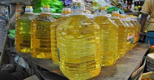 আবারও বাড়লো সয়াবিন তেলের দাম আবারও বাড়লো সয়াবিন তেলের দাম