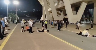 চীনে ‘এয়ার শো’তে গাড়িচাপায় প্রাণহানি ৩৫ চীনে ‘এয়ার শো’তে গাড়িচাপায় প্রাণহানি ৩৫