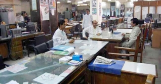 অফিস খুললেও উপস্থিতি কম