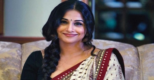 ব্লাউজের কাপড় দিয়ে মাস্ক বানালেন বিদ্যা!