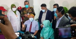 ঢামেকে টিকা প্রদান শুরু, প্রথম নিলেন ডা. রুমি