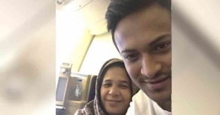 সন্তানসম্ভবা স্ত্রী, মাকে নিয়ে দেশ ছাড়লেন সাকিব সন্তানসম্ভবা স্ত্রী, মাকে নিয়ে দেশ ছাড়লেন সাকিব