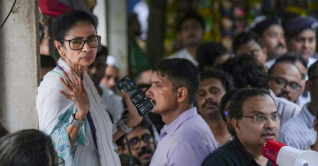 তৃণমূলের সব সাংগঠনিক কমিটি ভেঙে দিলেন মমতা তৃণমূলের সব সাংগঠনিক কমিটি ভেঙে দিলেন মমতা
