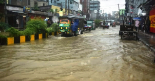 টানা বৃষ্টিতে তলিয়ে গেছে চট্টগ্রাম