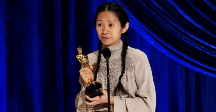 ‘নোম্যাডল্যান্ড’ ছবির জন্য সেরা অভিনেত্রীর অস্কার পুরস্কার হাতে ফ্রান্সিস ম্যাকডোম্যান্ড