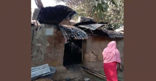 বসতঘরে আগুনে অঙ্গার ঘুমন্ত তিন ভাইবোন