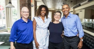 ওবামা দম্পতির চমক