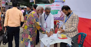 এফডিসিতে উৎসবমুখর পরিবেশে চলছে শিল্পী সমিতির নির্বাচন এফডিসিতে উৎসবমুখর পরিবেশে চলছে শিল্পী সমিতির নির্বাচন