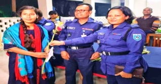 ১০০ টাকায় পুলিশের চাকরি পেয়ে বিস্মিত কেয়া