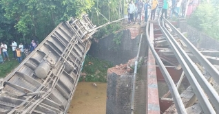রেল দুর্ঘটনায় নিহতদের পরিবার পাবে ১০ লাখ টাকা রেল দুর্ঘটনায় নিহতদের পরিবার পাবে ১০ লাখ টাকা