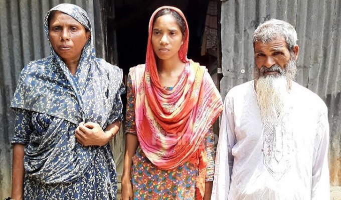 বাবা মার সাথে জহুরা খাতুন