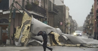 ‘আইদা’র ছোবলে ক্ষতবিক্ষত যুক্তরাষ্ট্রের লুইজিয়ানা