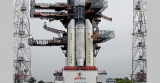 চাঁদের দক্ষিণ মেরুতে যাচ্ছে প্রথম মহাকাশযান চাঁদের দক্ষিণ মেরুতে যাচ্ছে প্রথম মহাকাশযান