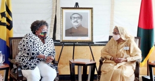 বার্বাডোজের প্রধানমন্ত্রী ও শেখ হাসিনা সৌজন্য সাক্ষাৎ বার্বাডোজের প্রধানমন্ত্রী ও শেখ হাসিনা সৌজন্য সাক্ষাৎ
