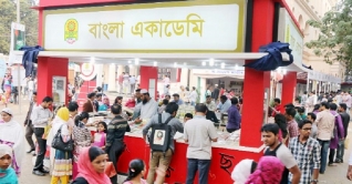 একুশে বইমেলায় আজ নতুন বই এসেছে ৭২টি