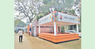 একুশে বইমেলা: ছুটির দিনে জমার প্রত্যাশা একুশে বইমেলা: ছুটির দিনে জমার প্রত্যাশা