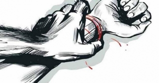 বাড়িওলার সহযোগিতায় অস্ত্র ঠেকিয়ে ভাড়াটিয়াকে ‘গণধর্ষণ’
