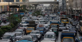 ঢাকায় কারিগরি শিক্ষার্থীদের সড়ক অবরোধে তীব্র যানজট ঢাকায় কারিগরি শিক্ষার্থীদের সড়ক অবরোধে তীব্র যানজট