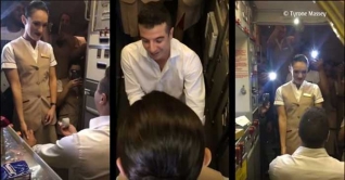 চলন্ত বিমানে ‌‘এয়ার হোস্টেস’কে বিয়ের প্রস্তাব